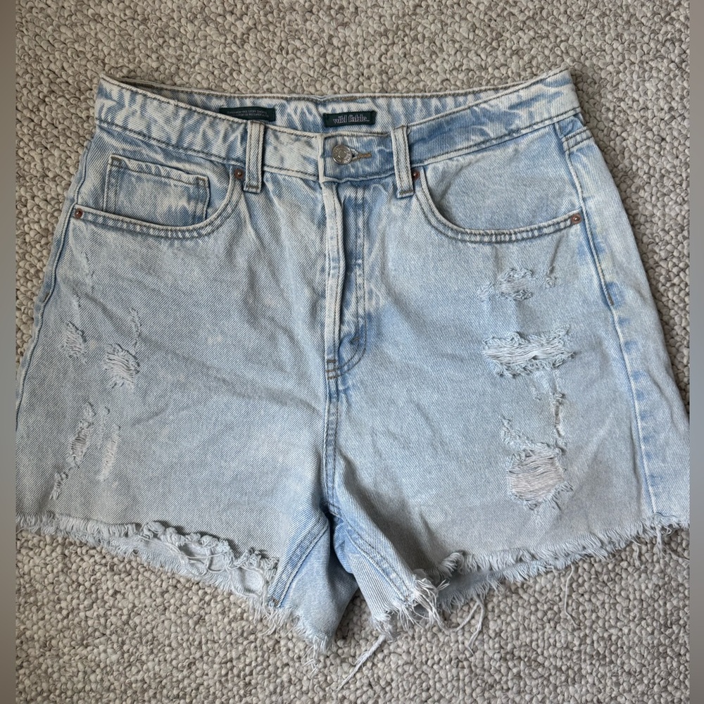 Wild Fable light wash cut off shorts